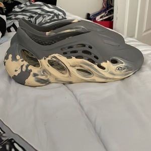 Yezzy foam runner moon grey (MXT)